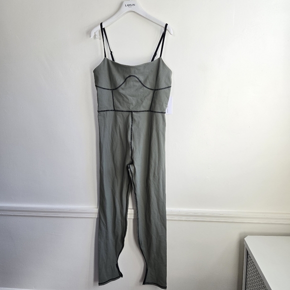 New WeWoreWhat Silhouette Ankle Flare Army Green Athleisure Jumpsuit NWT Large - Picture 8 of 14